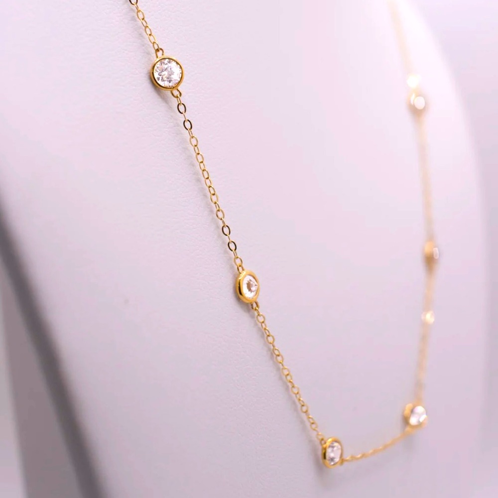 Beautiful fine necklace with white stones